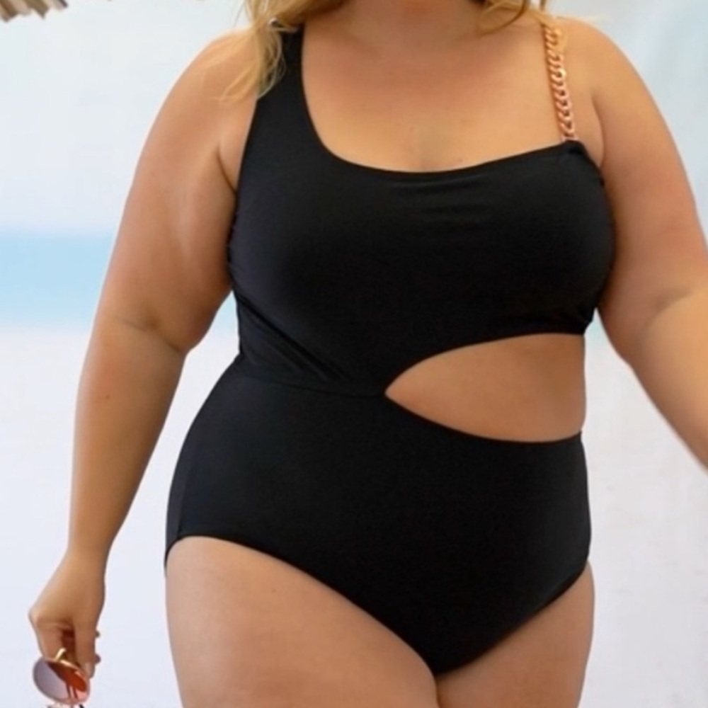 LYSA One Piece Cut Out Swimsuit w Chainlink Strap Women’s 1X 18-20 Black